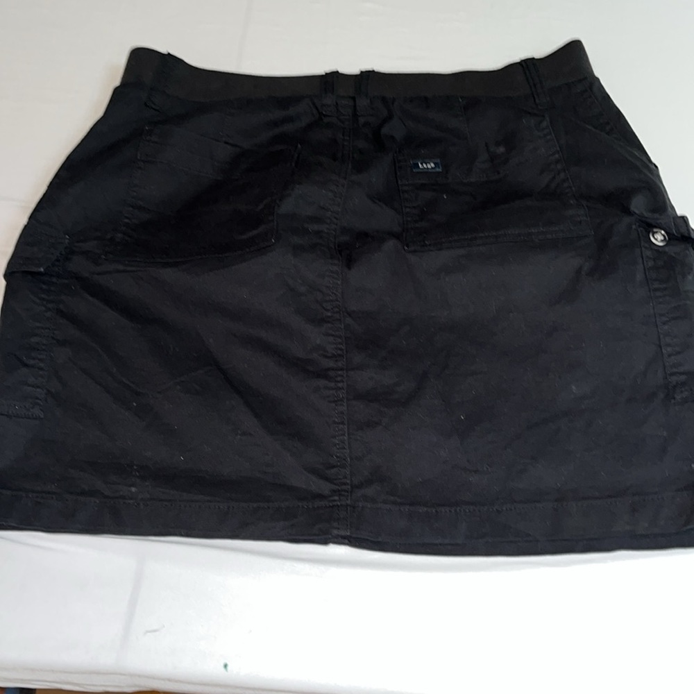 Lee size 14 black cargo skirt like new zip front